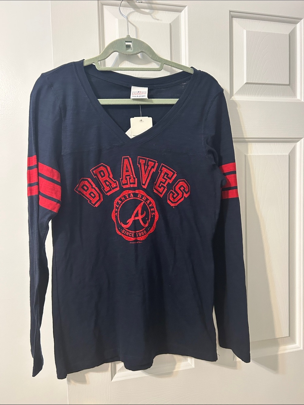 Navy & Red Long-Sleeve V-Neck Shirt Atlanta Braves size XL women’s